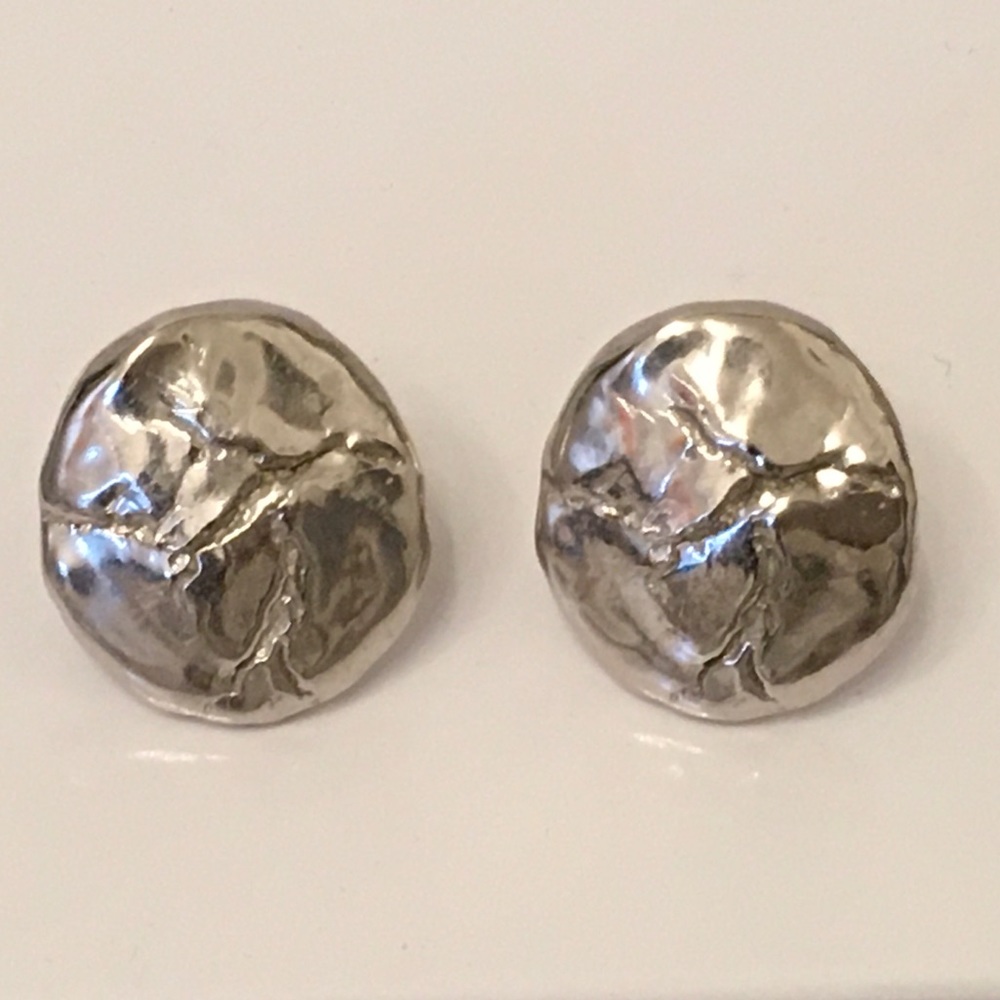 Vintage Ciner clip-on earrings. Silver.  Organic circle.